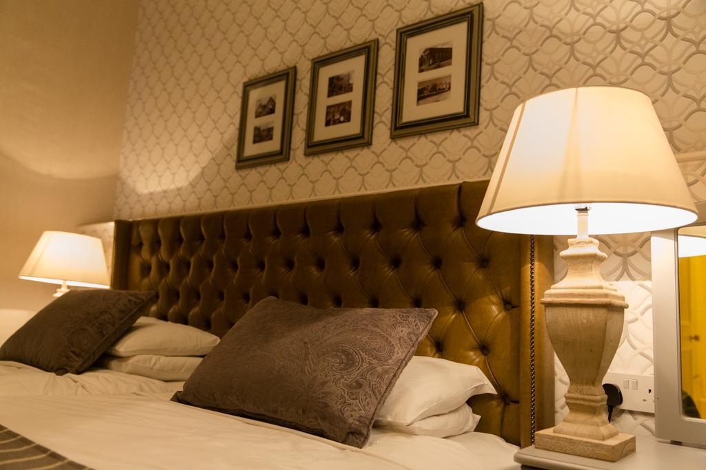 Dooly'S Hotel 버 외부 사진